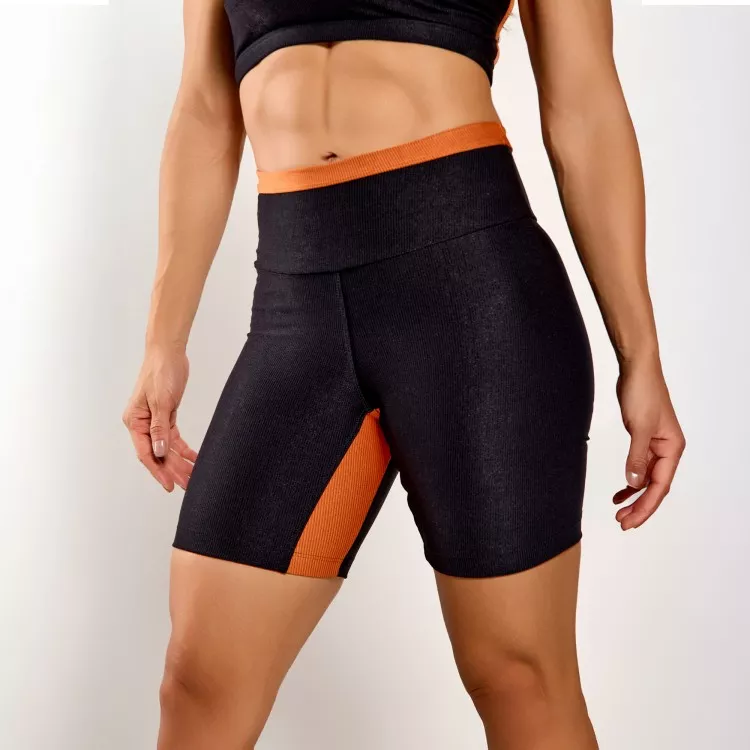 Short Micro Canelado Preto com Recortes Âmbar