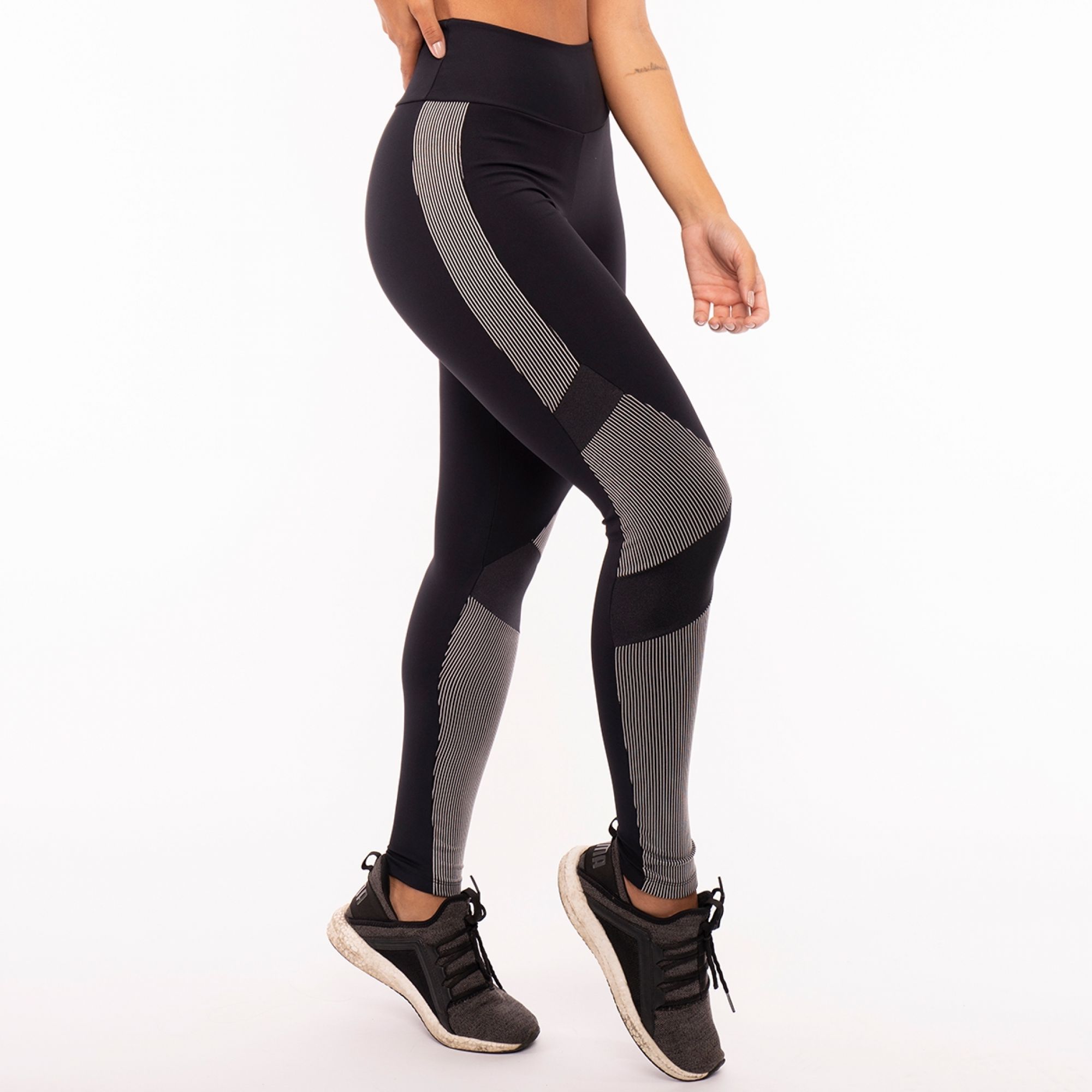 calça legging preta com brilho