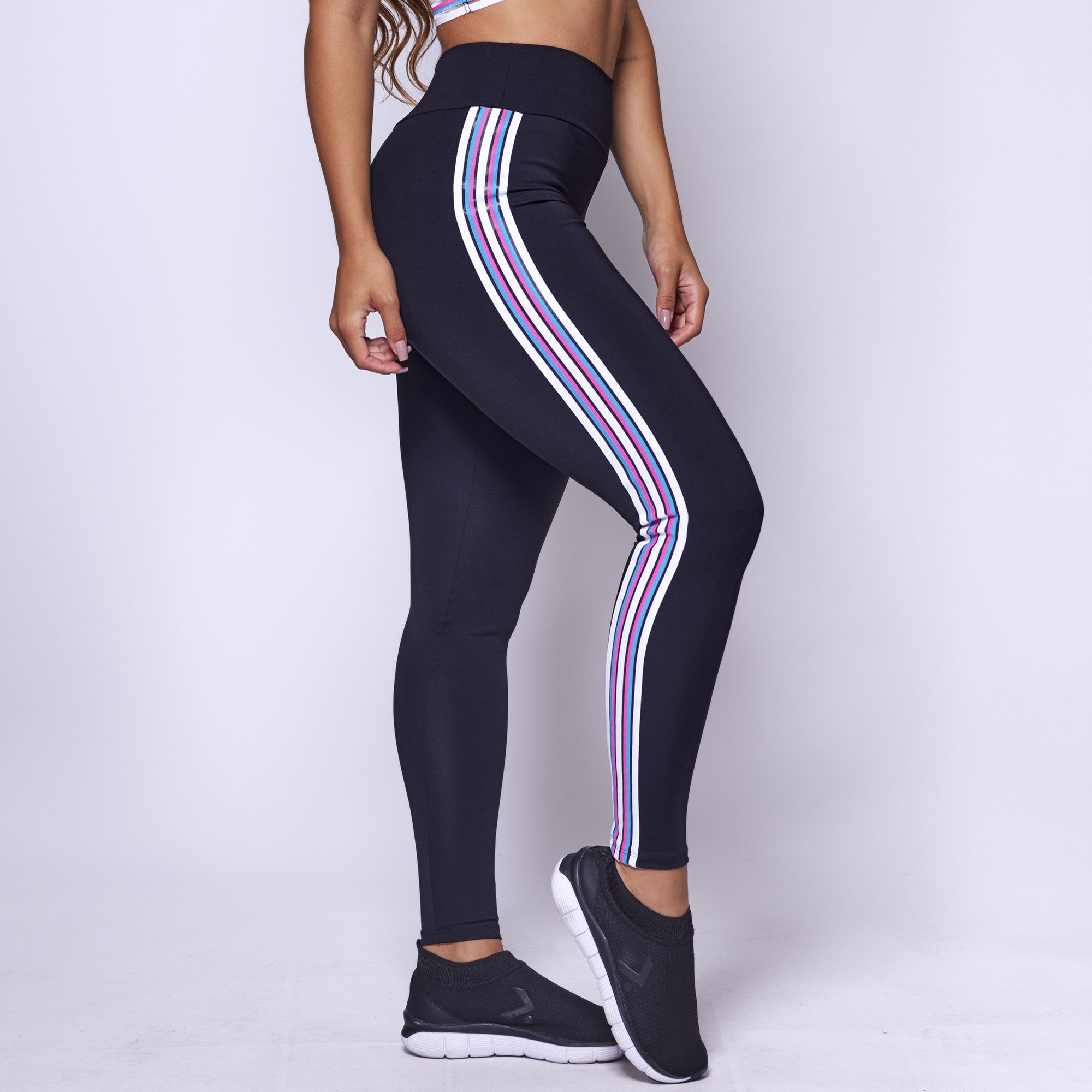calça legging preta com brilho